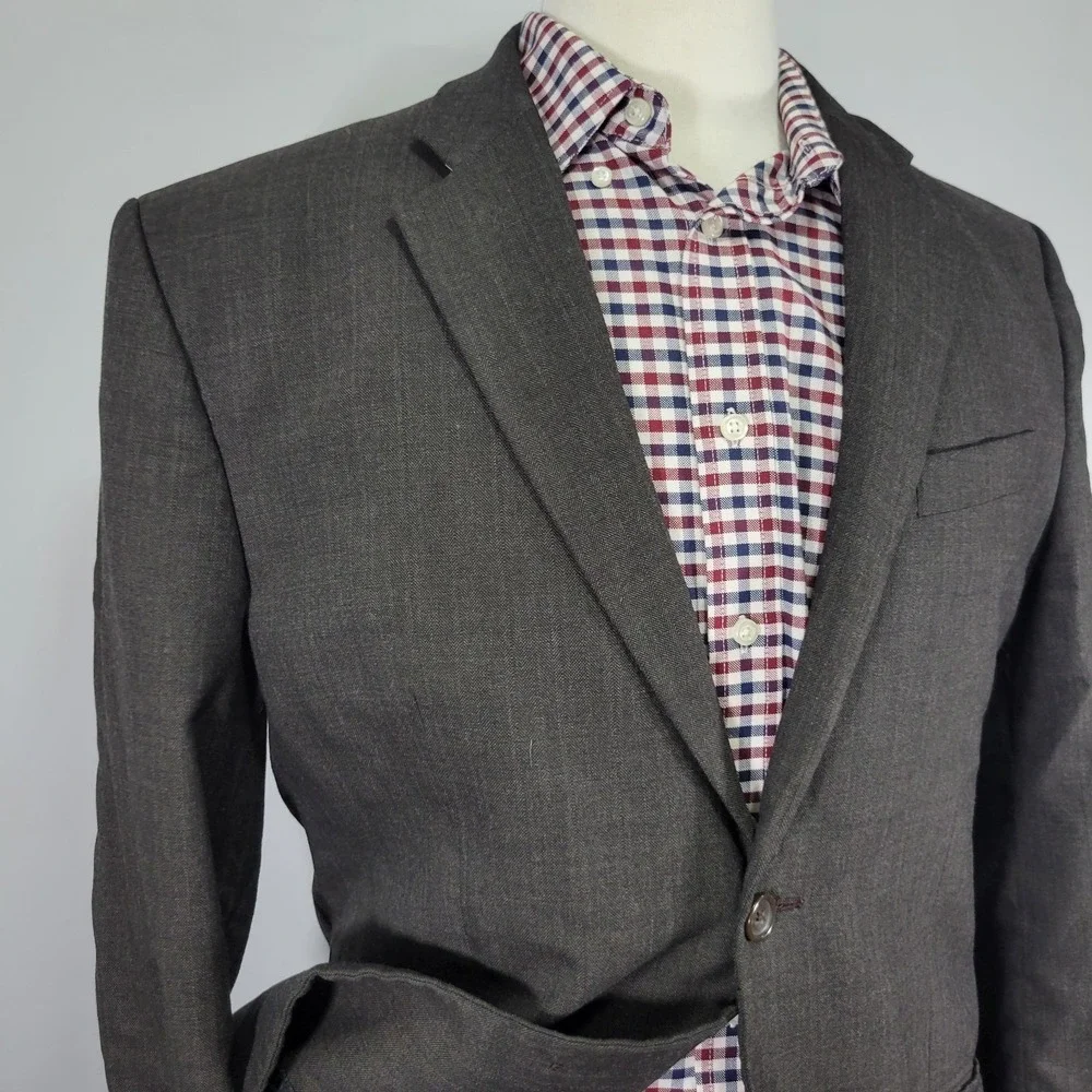 Banana Republic Mens Sport Coat Blazer Two Button Gray Poly Wool Herringbone 42R